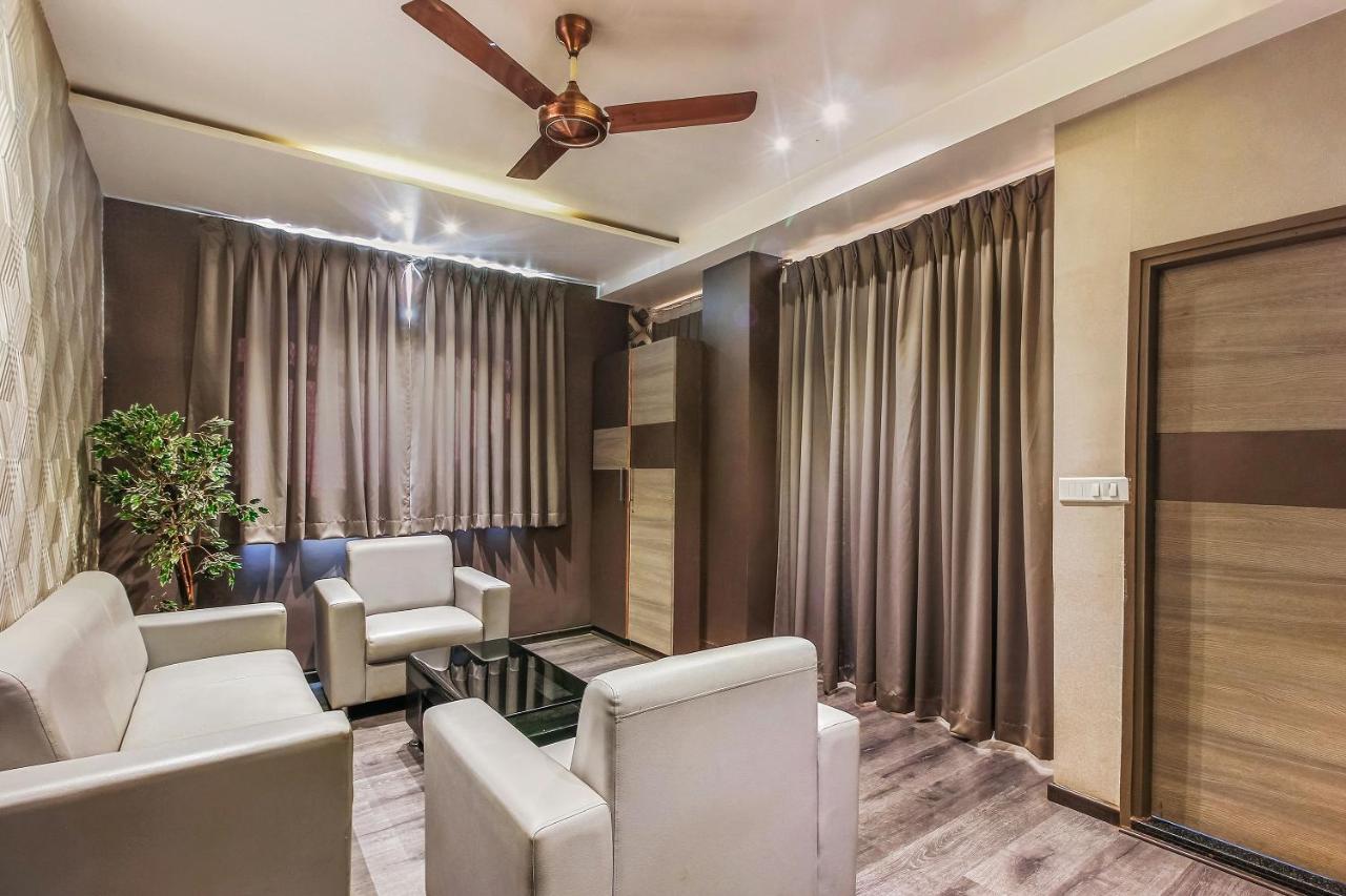 Oyo 26991 Stanza Luxurios Stay Zahirabad Exterior foto