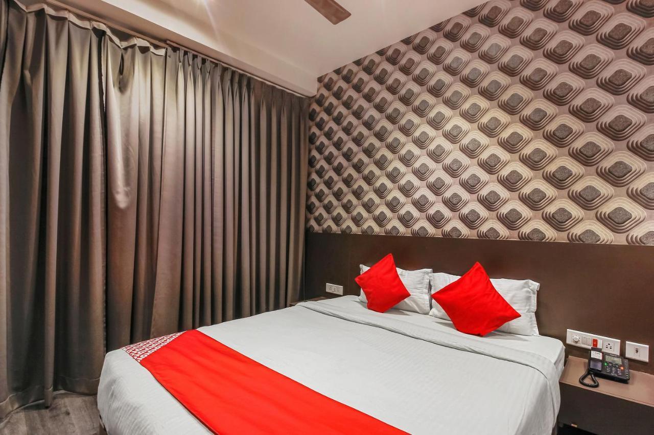Oyo 26991 Stanza Luxurios Stay Zahirabad Exterior foto