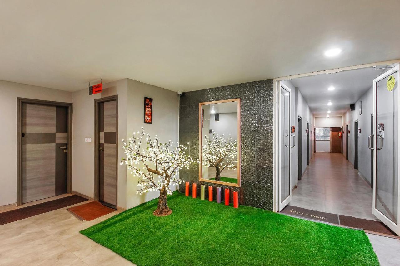 Oyo 26991 Stanza Luxurios Stay Zahirabad Exterior foto