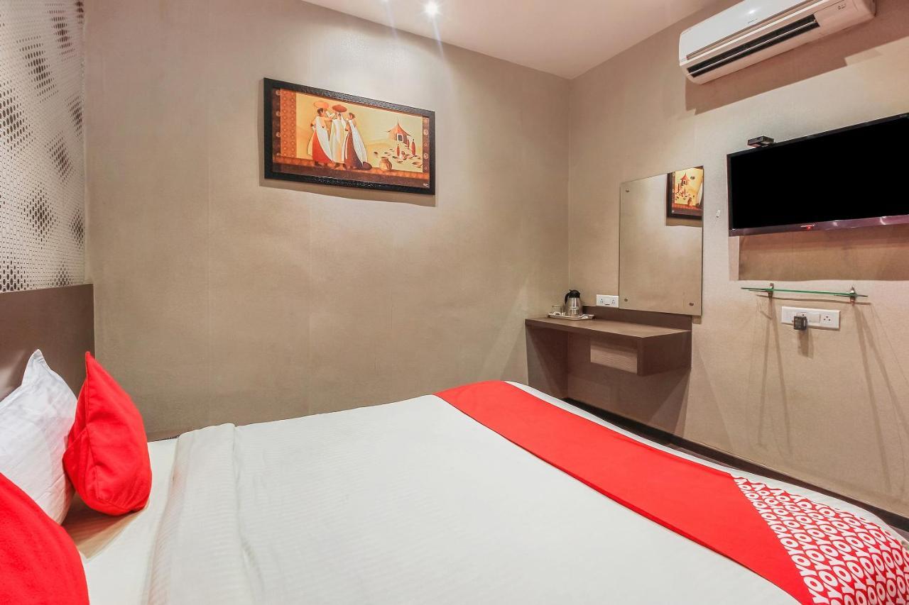Oyo 26991 Stanza Luxurios Stay Zahirabad Exterior foto